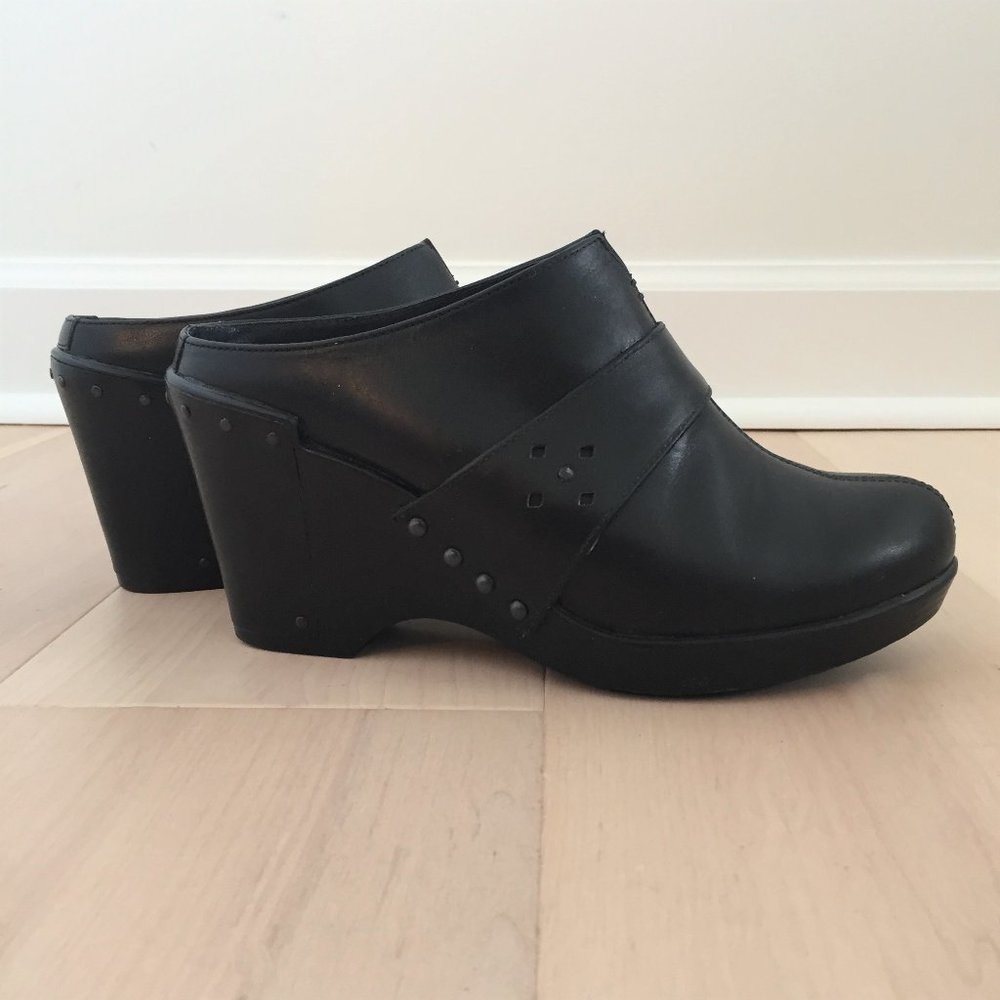 Dansko Francine Black Leather Mules Clogs
